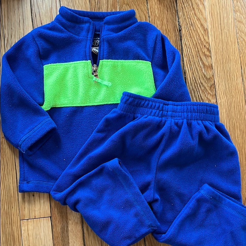 Great condition Children’s Place Kids Blue and Green Fleece Set, size 12-18M
